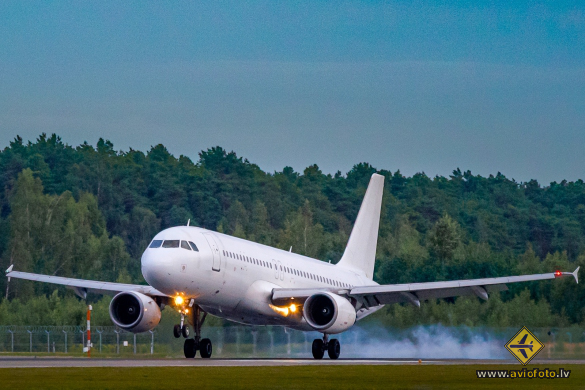 Airbus A320-214